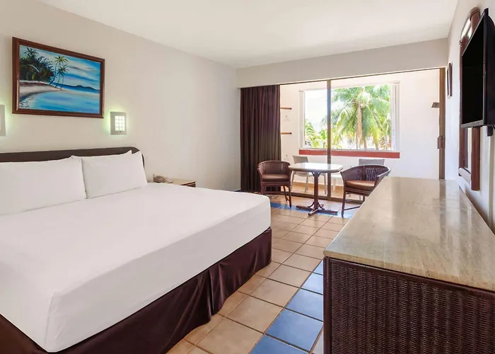 Hotel & 4*